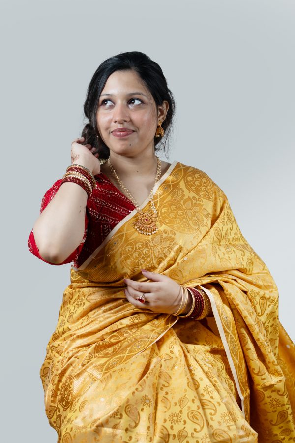 প্রিমিয়াম ডুয়াল-টোন মিনাকারী কাতান সিল্ক শাড়ি ।