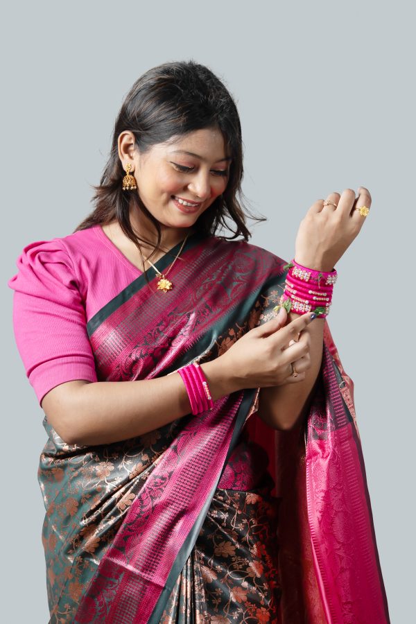 প্রিমিয়াম মিনাকারী কাতান সিল্ক শাড়ি – রয়্যাল ওয়াইন-ম্যাজেন্টা ও অ্যান্টিক গোল্ড